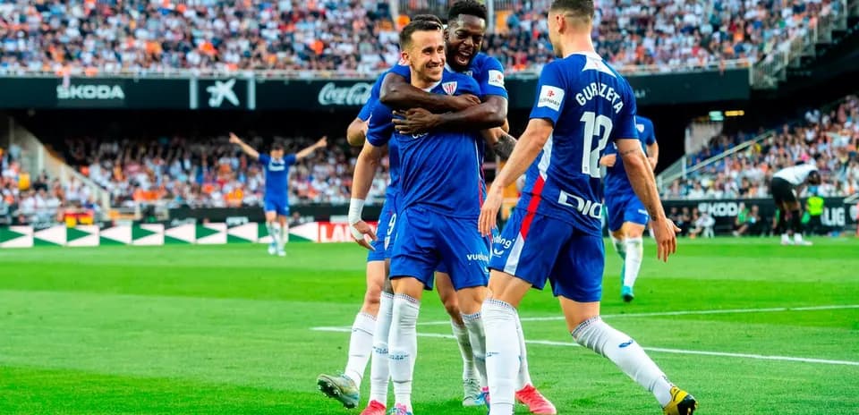 Athletic Club players celebrating a goal