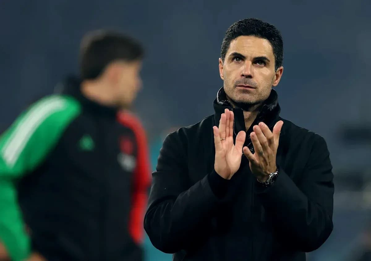 Manager applauding during training session