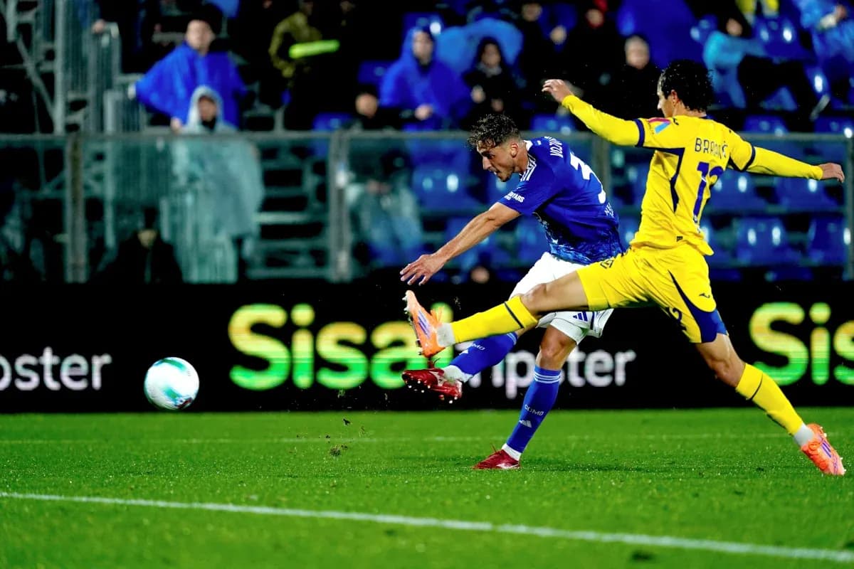 Player kicking the ball during Hellas Verona match