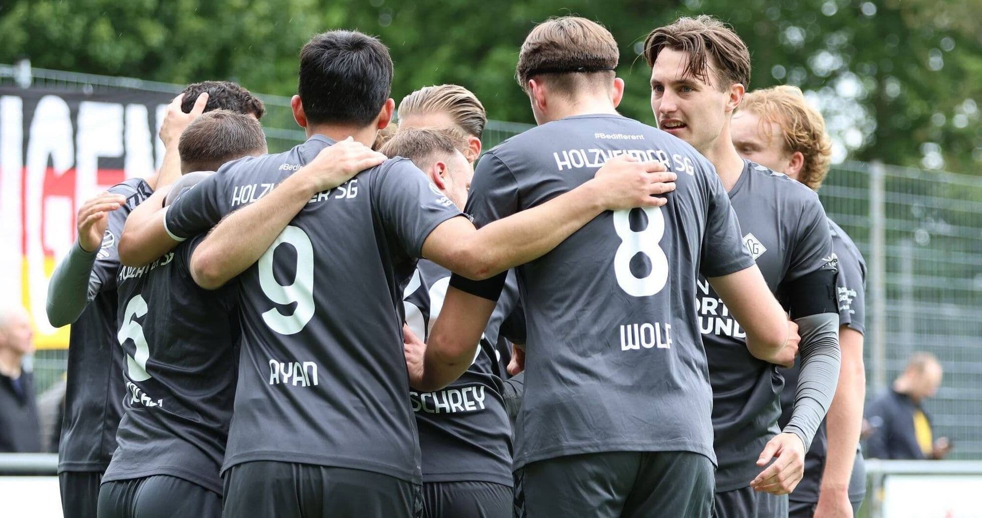 Holzheimer SG players celebrating a goal
