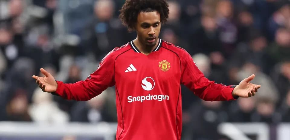 Player in Manchester United kit during match