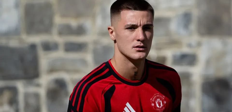 Player in red Manchester United training kit
