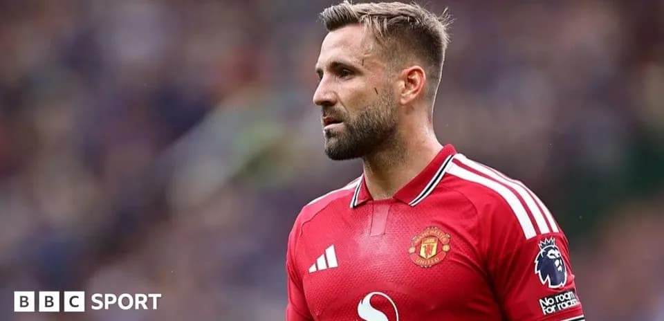 Player in Manchester United jersey on the field