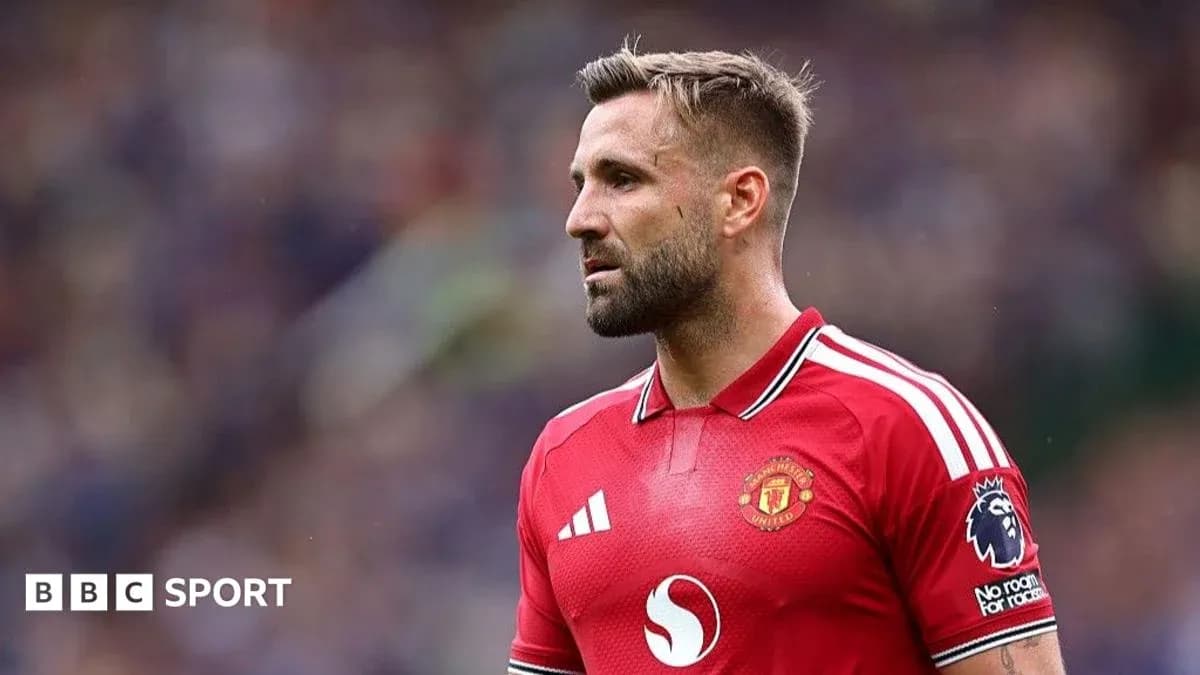 Player in Manchester United jersey on the field