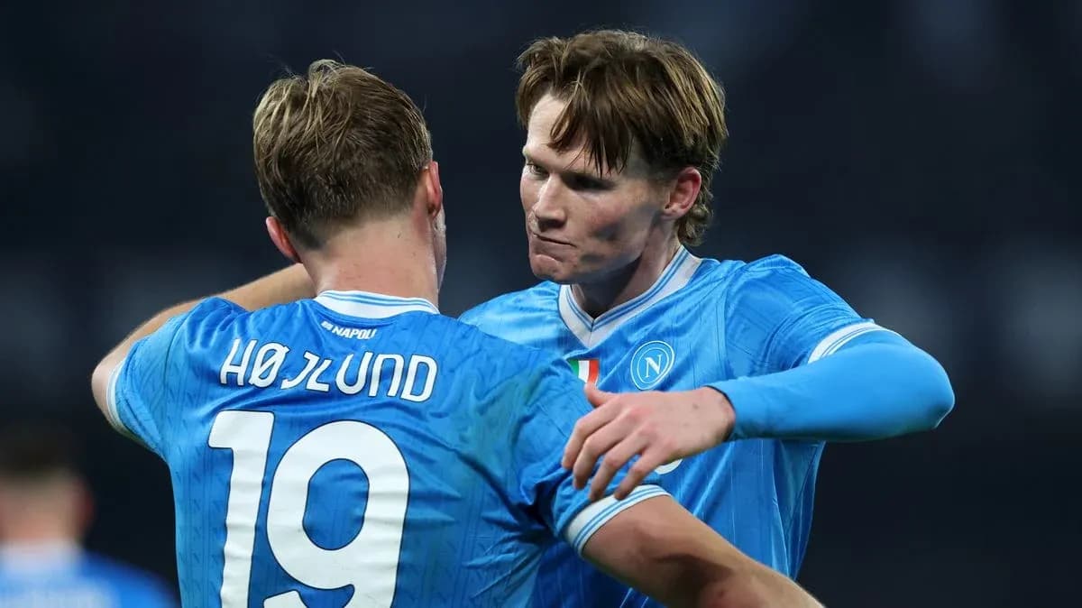 Napoli players celebrating on the field together