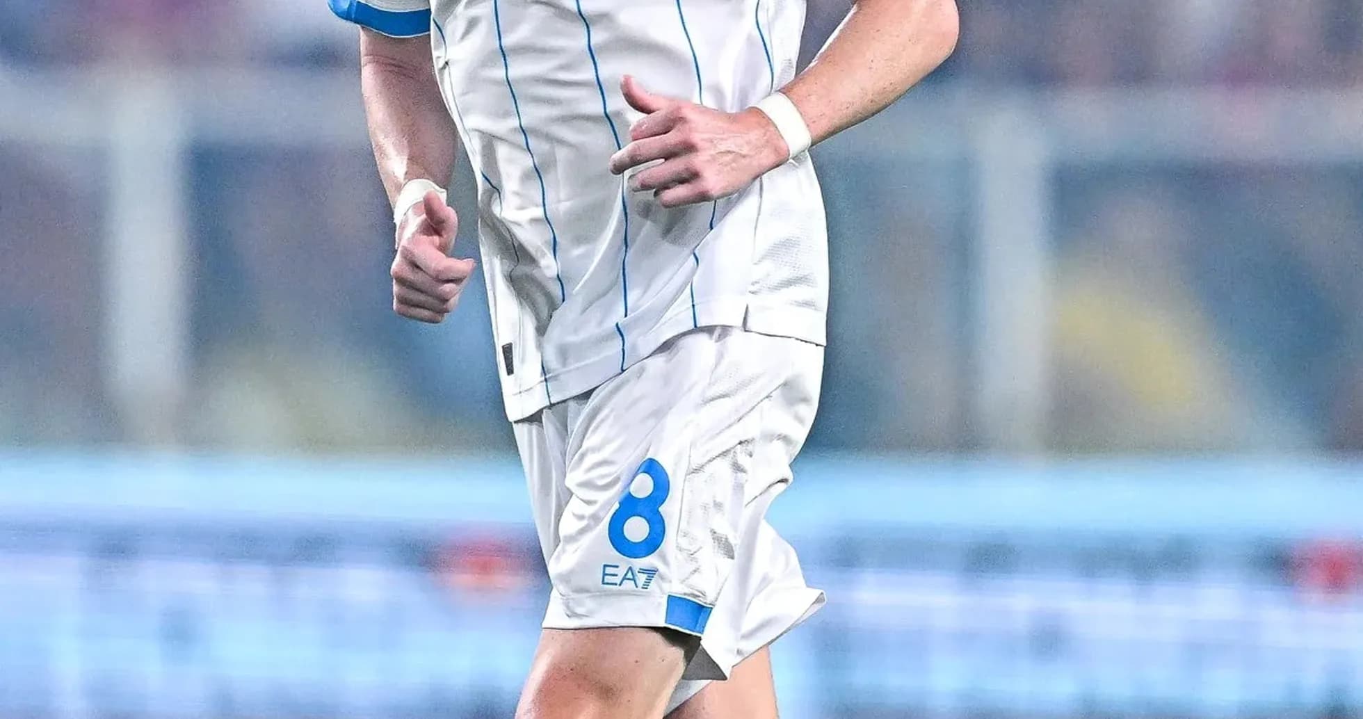 Player in Napoli kit running during match