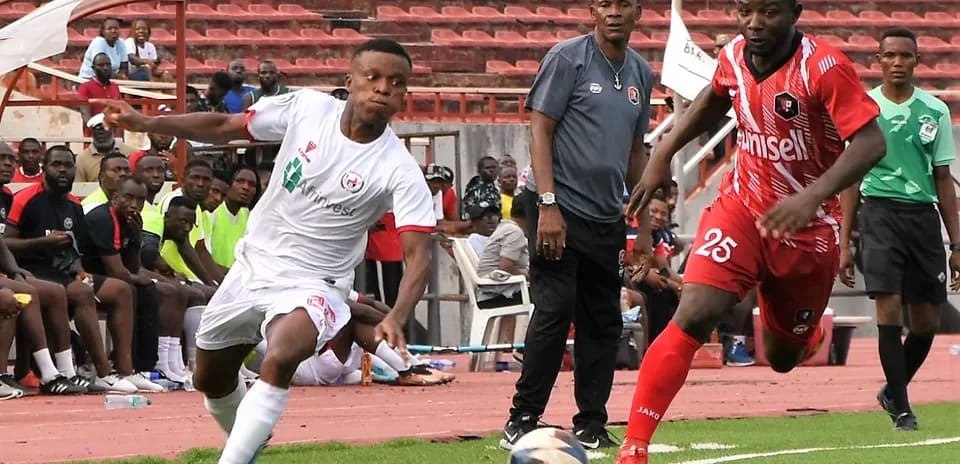 Player tackling during Enugu Rangers vs Abia Warriors match