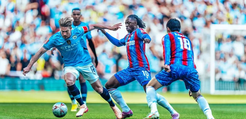 Manchester City player challenged by Crystal Palace defenders