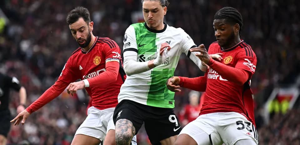 Players from Manchester United and Liverpool contesting the ball