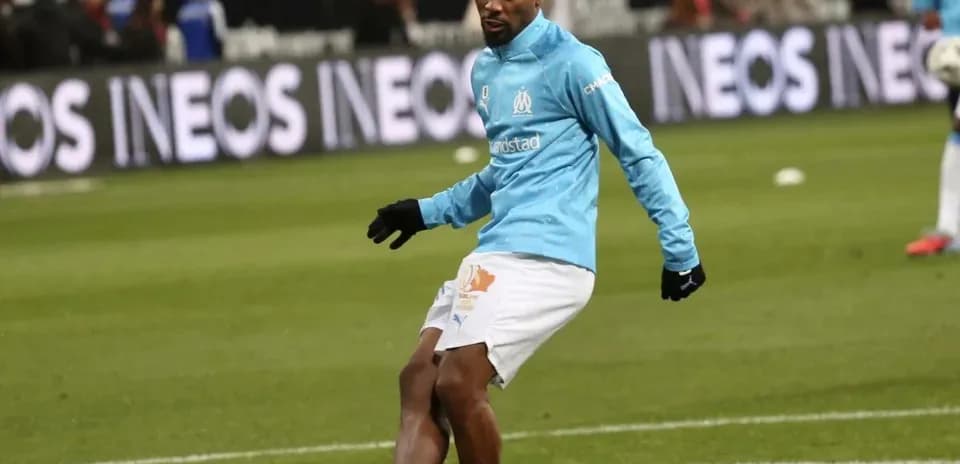 Player warming up in Marseille training gear