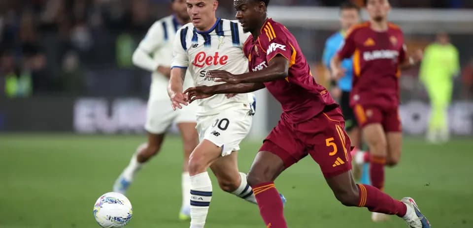 Players competing for the ball in Serie A match