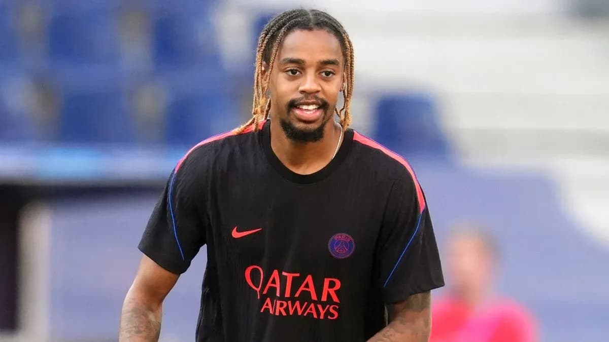 Player wearing PSG training kit during warm-up