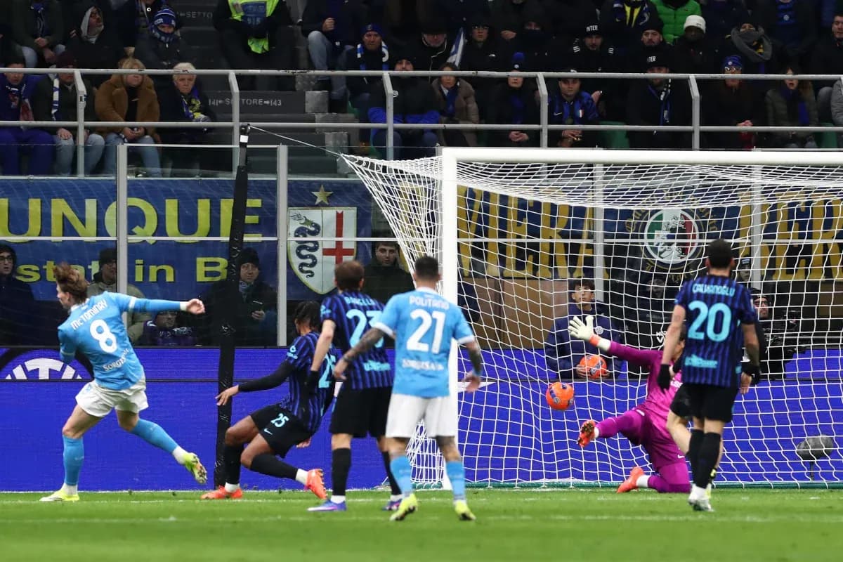 Player attempting a shot during Inter vs Napoli match
