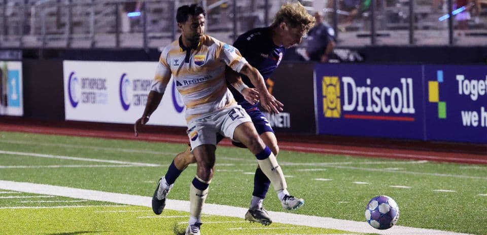 One Knoxville player challenges Chattanooga Red Wolves opponent