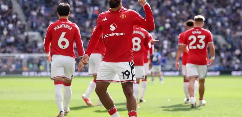 Player celebrating in Manchester United kit during match