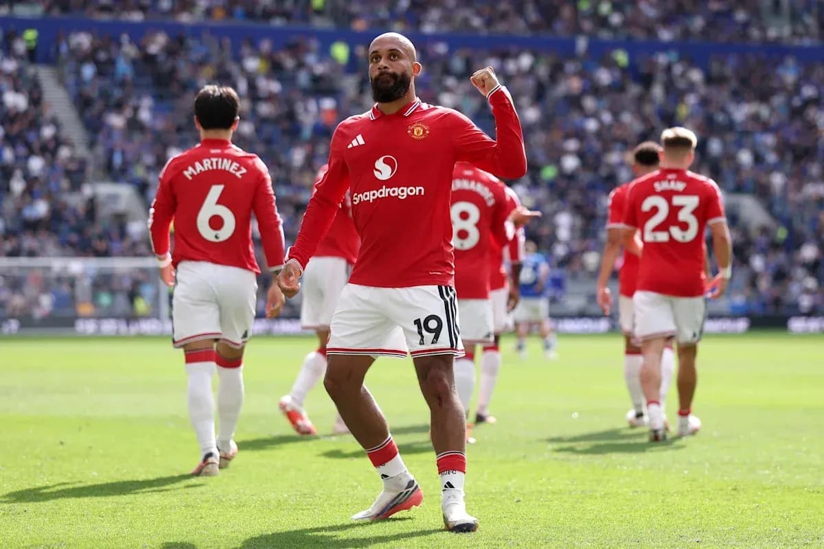 Player celebrating in Manchester United kit during match