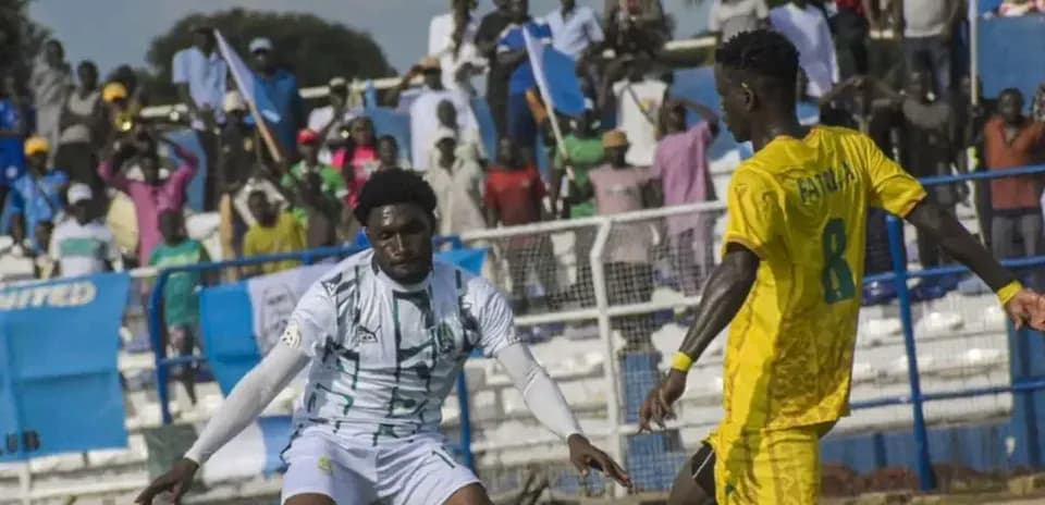 Shooting Stars player dribbling against Nasarawa United