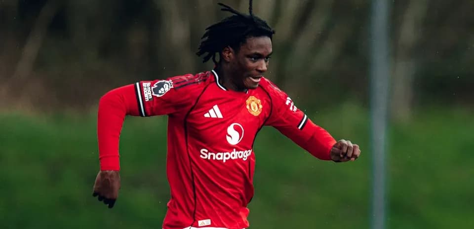 Player running in Manchester United red jersey