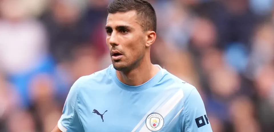 Player in Manchester City jersey during match