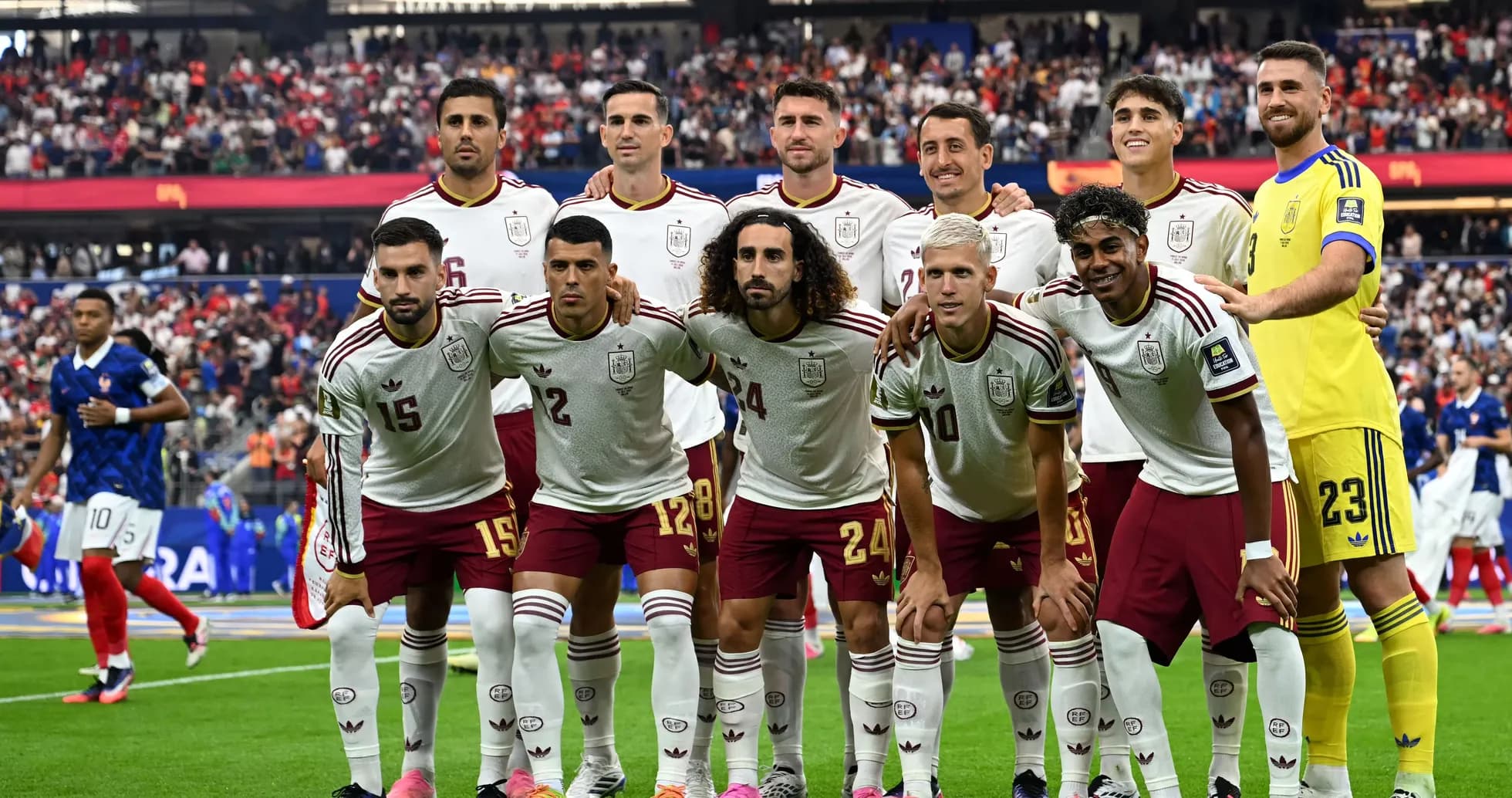 Spain national team posing before the match
