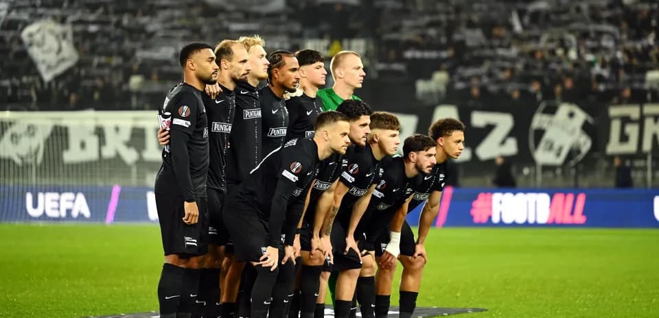 Sturm Graz team posing before the match