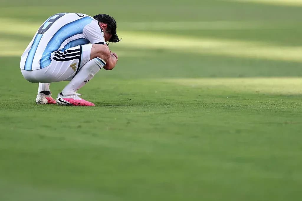 Player kneeling on pitch during match