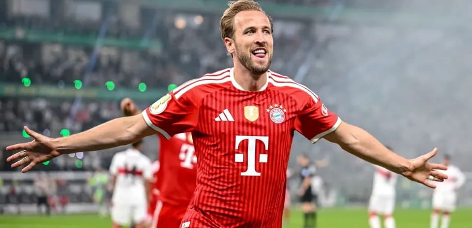 Player celebrating a goal in Bayern Munich jersey