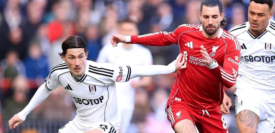 Fulham and Liverpool players contesting the ball