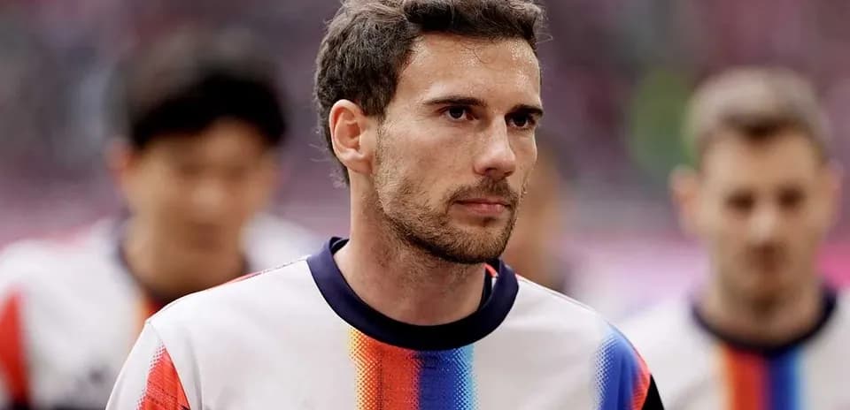 Player in Bayern Munich jersey before match