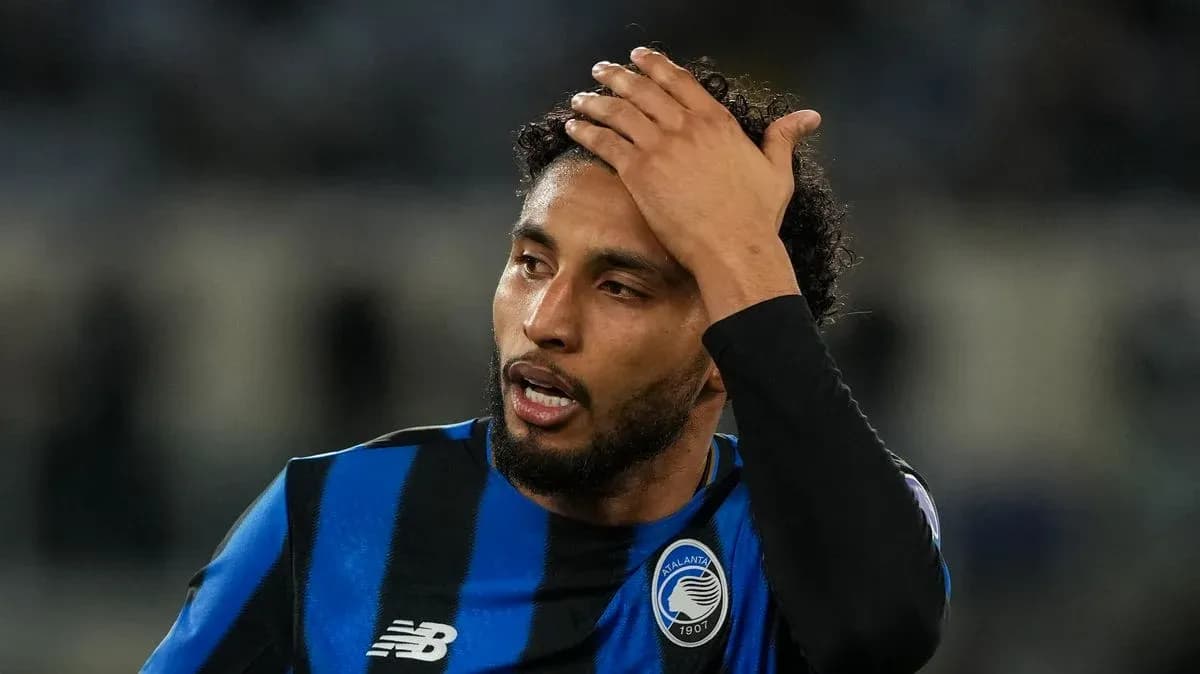 Player in Atalanta jersey during match action