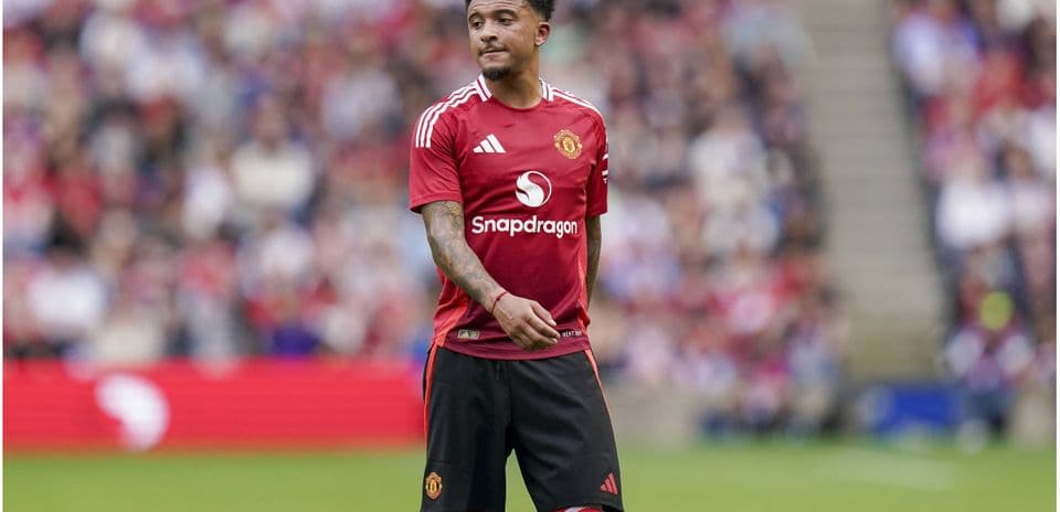 Player in Manchester United kit on the field