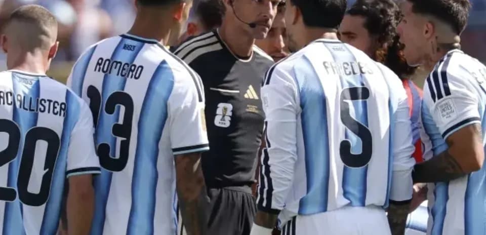 Argentinian players discussing with the referee during match