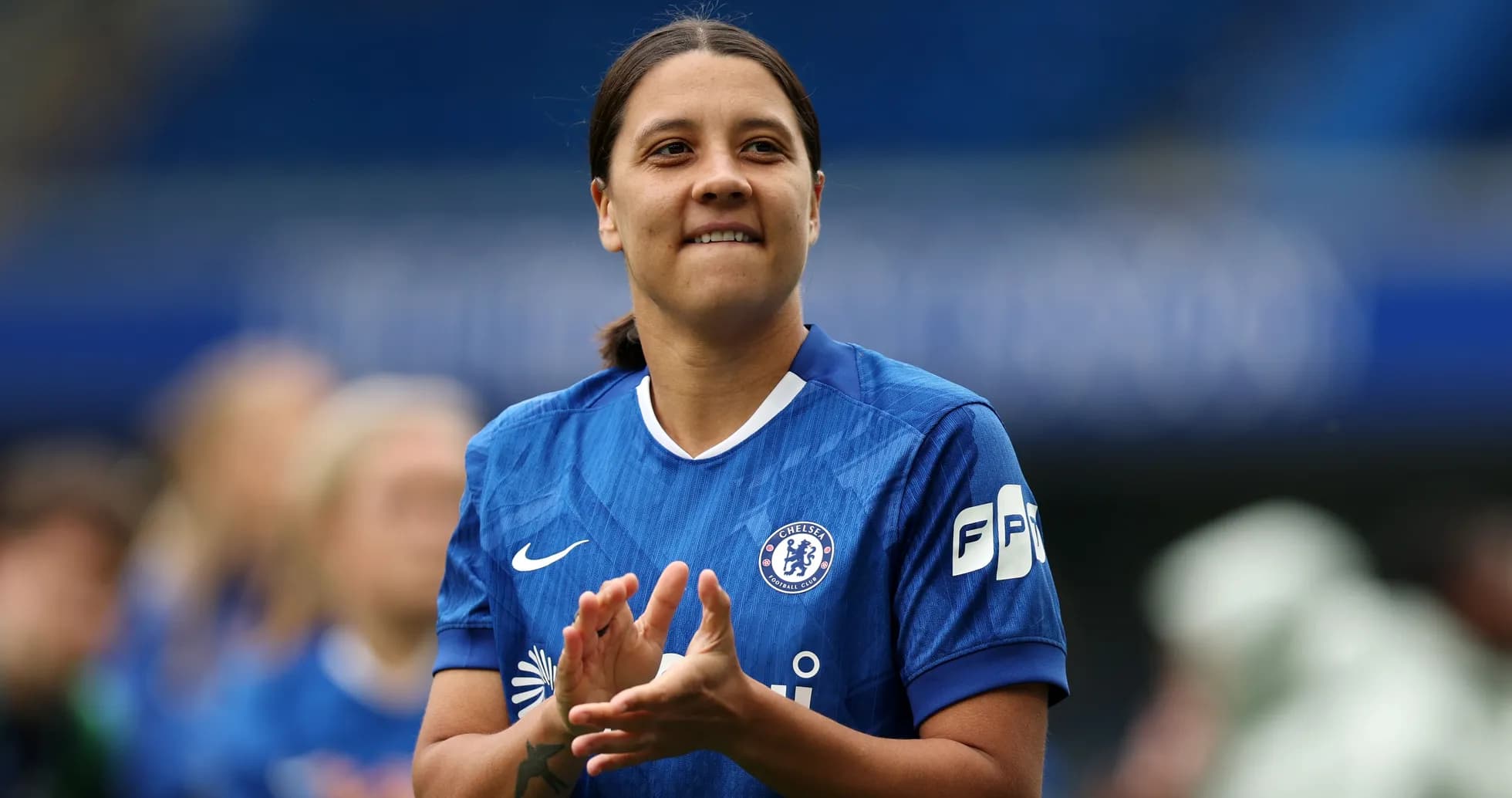 Player clapping in Chelsea FC blue kit