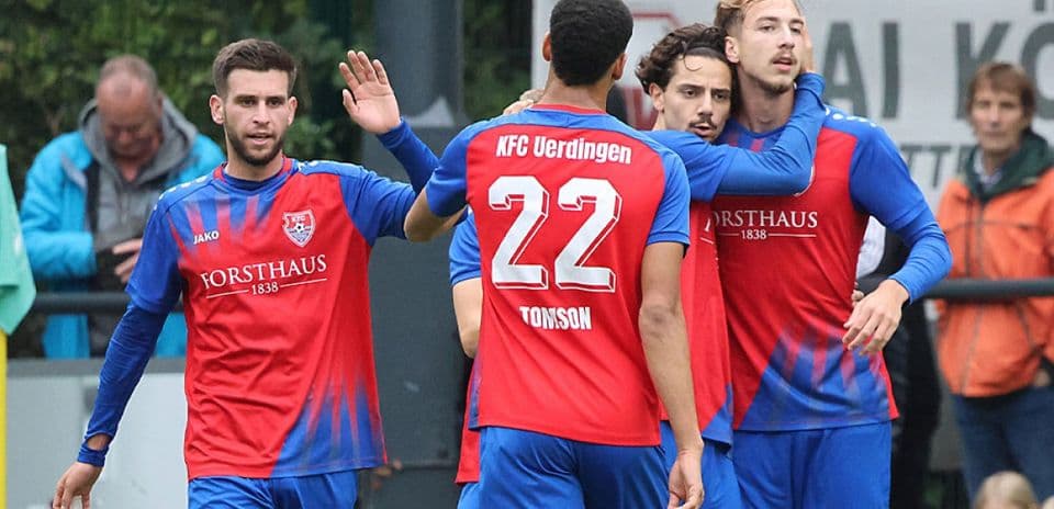 KFC Uerdingen 05 players celebrating a goal