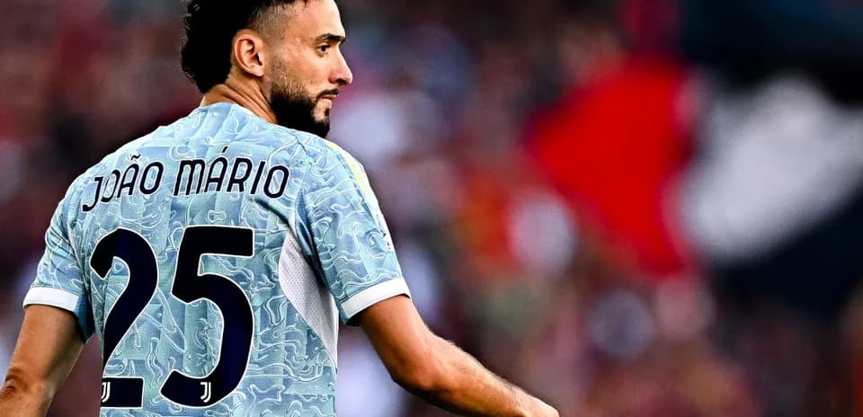 Player João Mário wearing jersey number 25