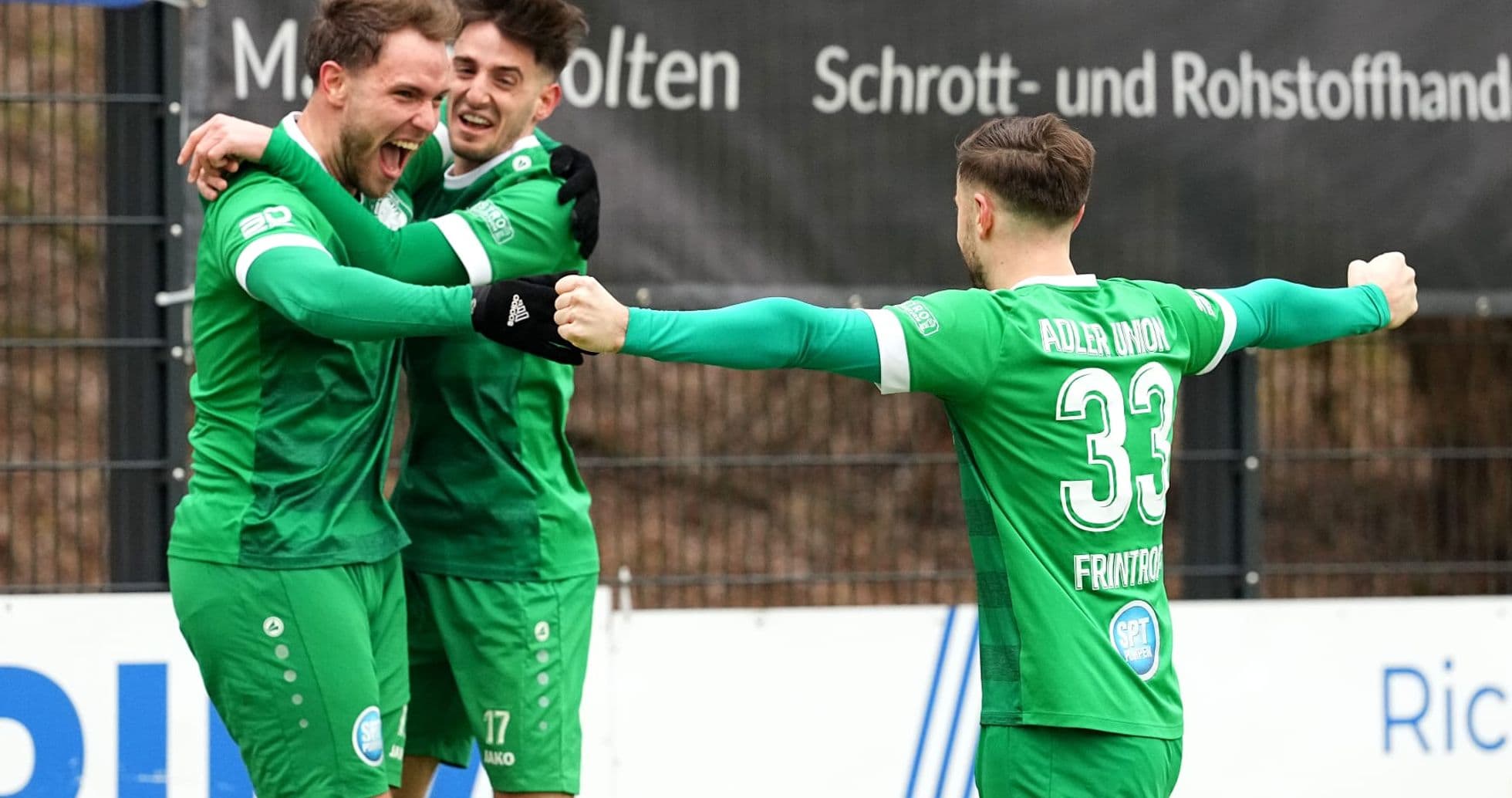 Players celebrating a goal for Union Frintrop
