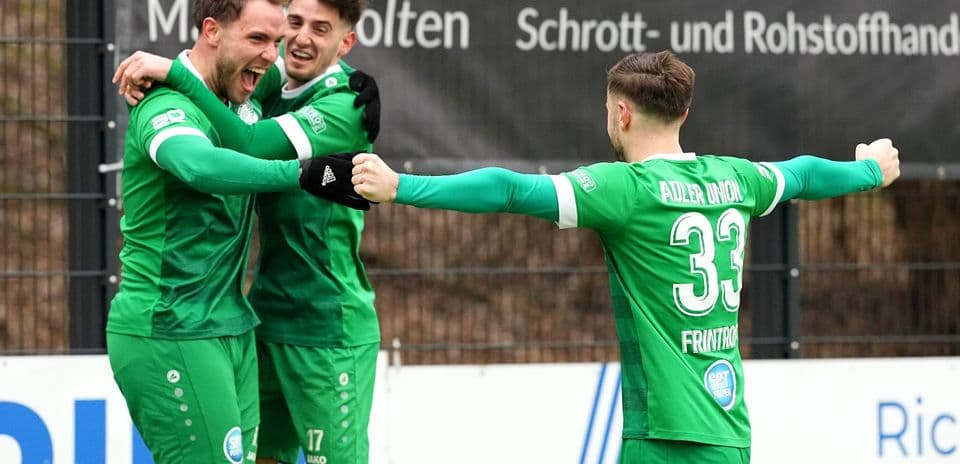 Players celebrating a goal for Union Frintrop