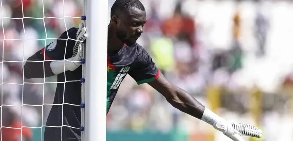 Goalkeeper signaling during a match near goalpost