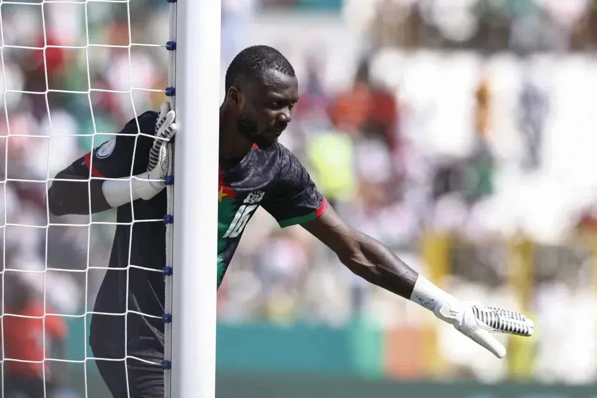 Goalkeeper signaling during a match near goalpost