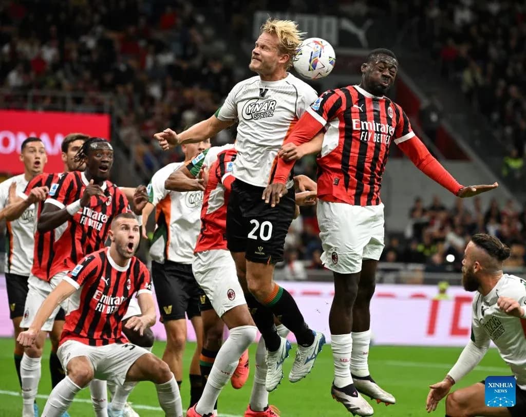AC Milan and Venezia players contesting for the ball