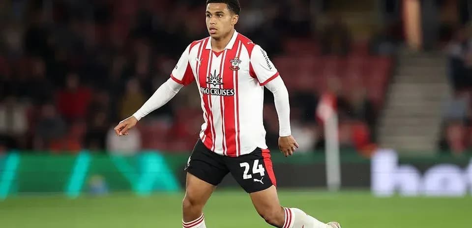 Player wearing Southampton kit running on the pitch