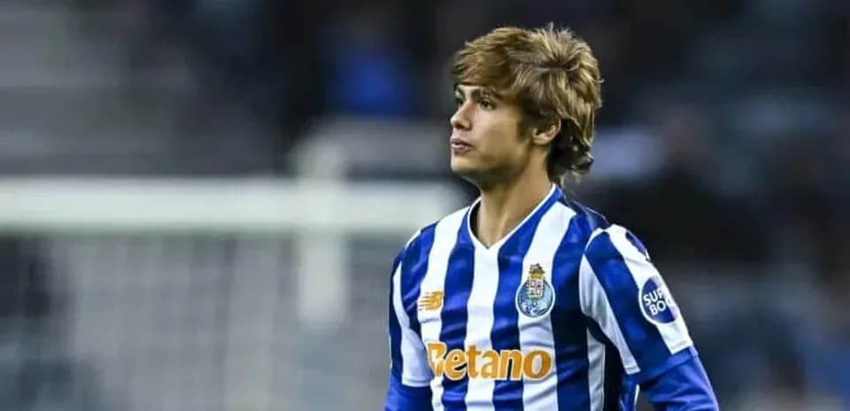 Player in Porto jersey during match on field