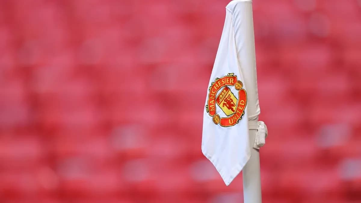 Corner flag with Manchester United logo displayed