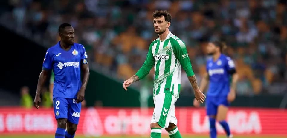 Real Betis and Getafe players on the pitch