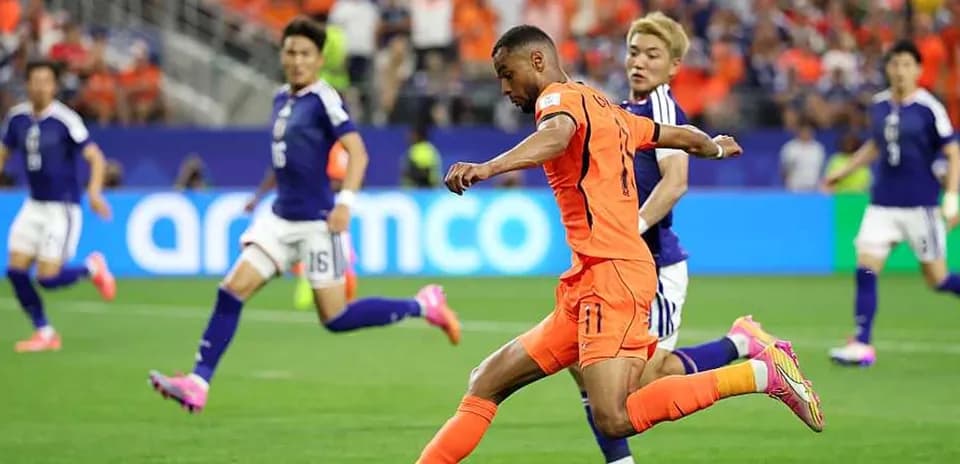 Player shooting the ball during Netherlands vs Japan match
