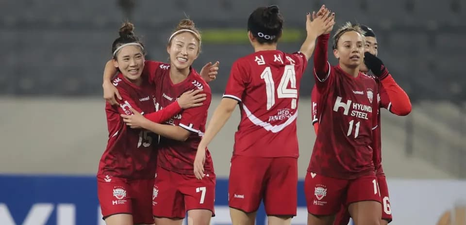 Suwon FMC W players celebrating a goal