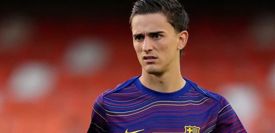 Player in FC Barcelona kit during warm-up