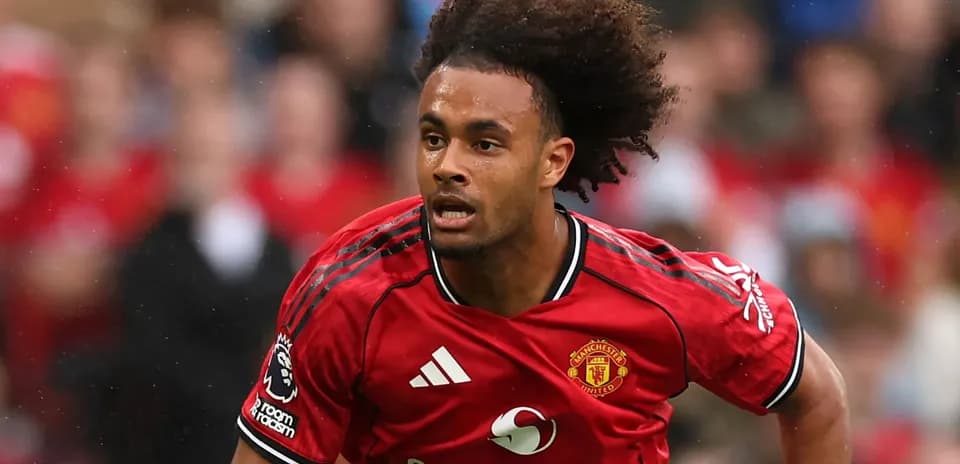 Player running on the pitch in Manchester United kit