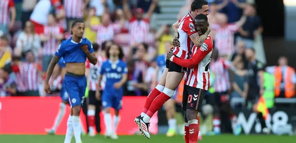 Sunderland players celebrating during match against Chelsea