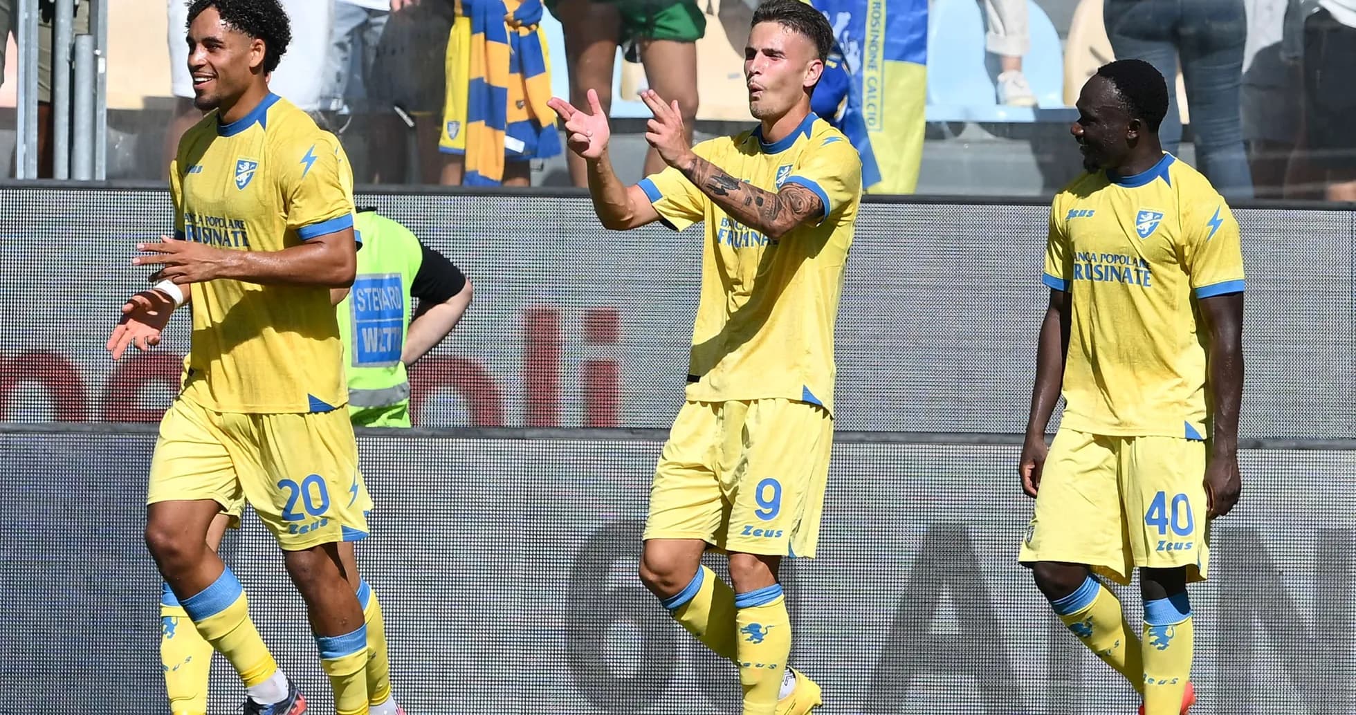 Frosinone players celebrating during a match